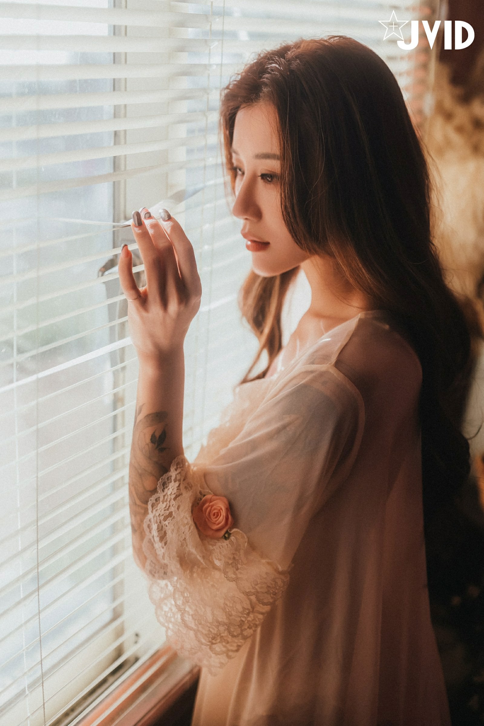 [JVID] Lara 雙囍 – 獨留的時光 與雙囍纏綿在浪漫花房的情緒與身體交流