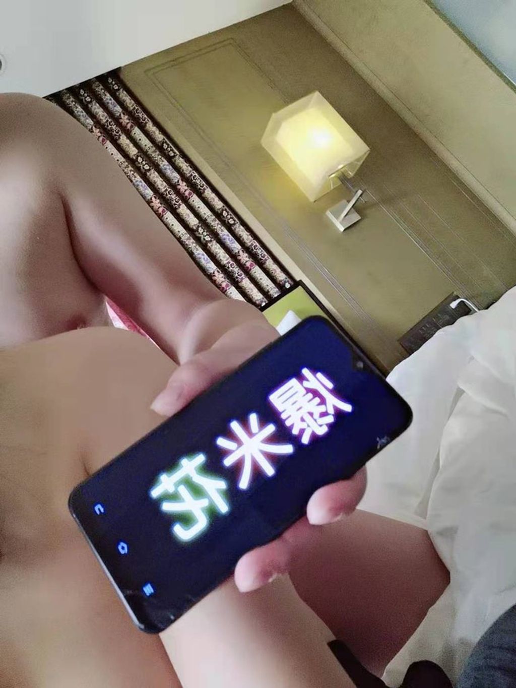 十月初八： 人前露出私拍合集