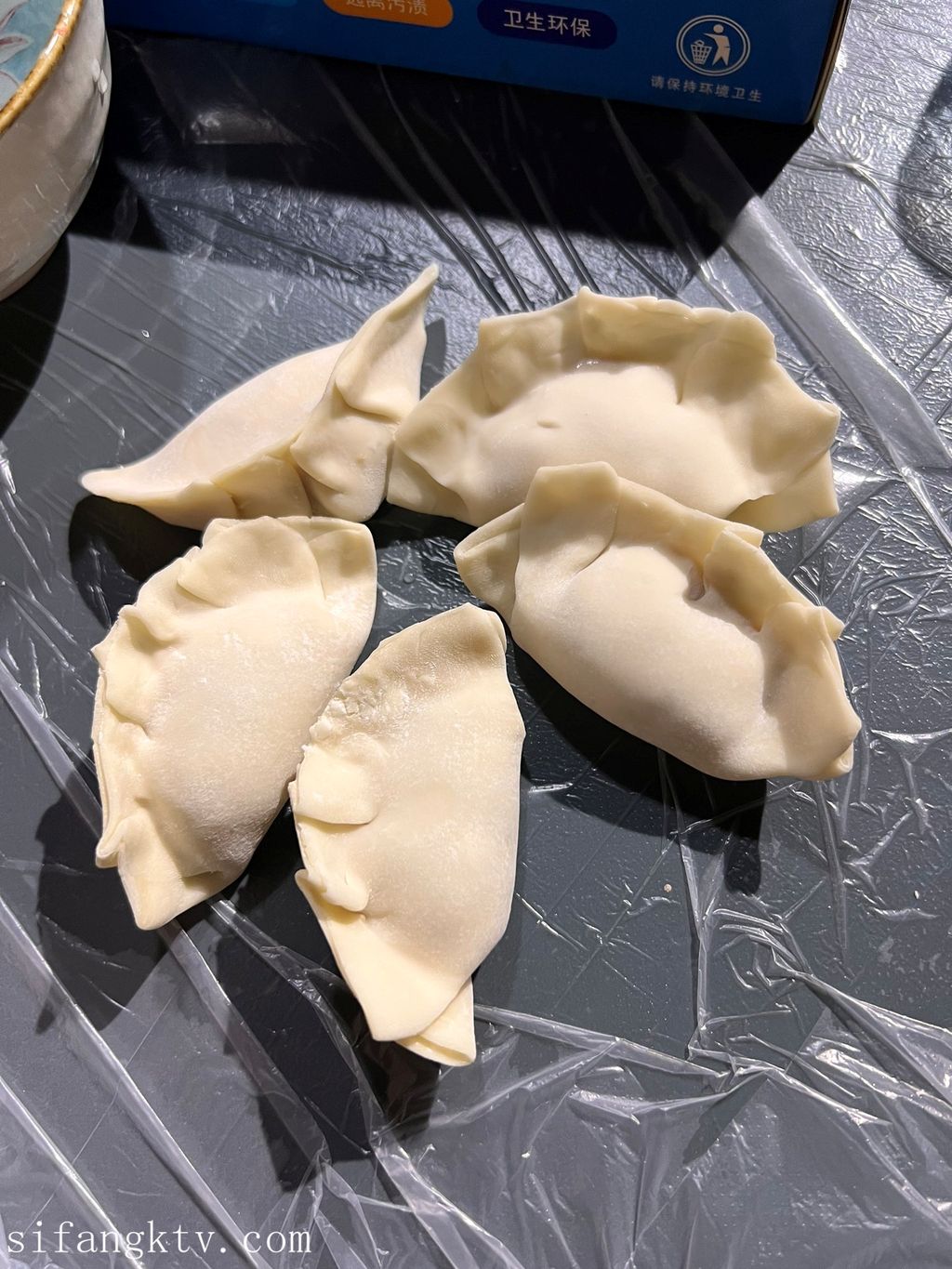 酒月： 极品巨乳 人前露出私拍