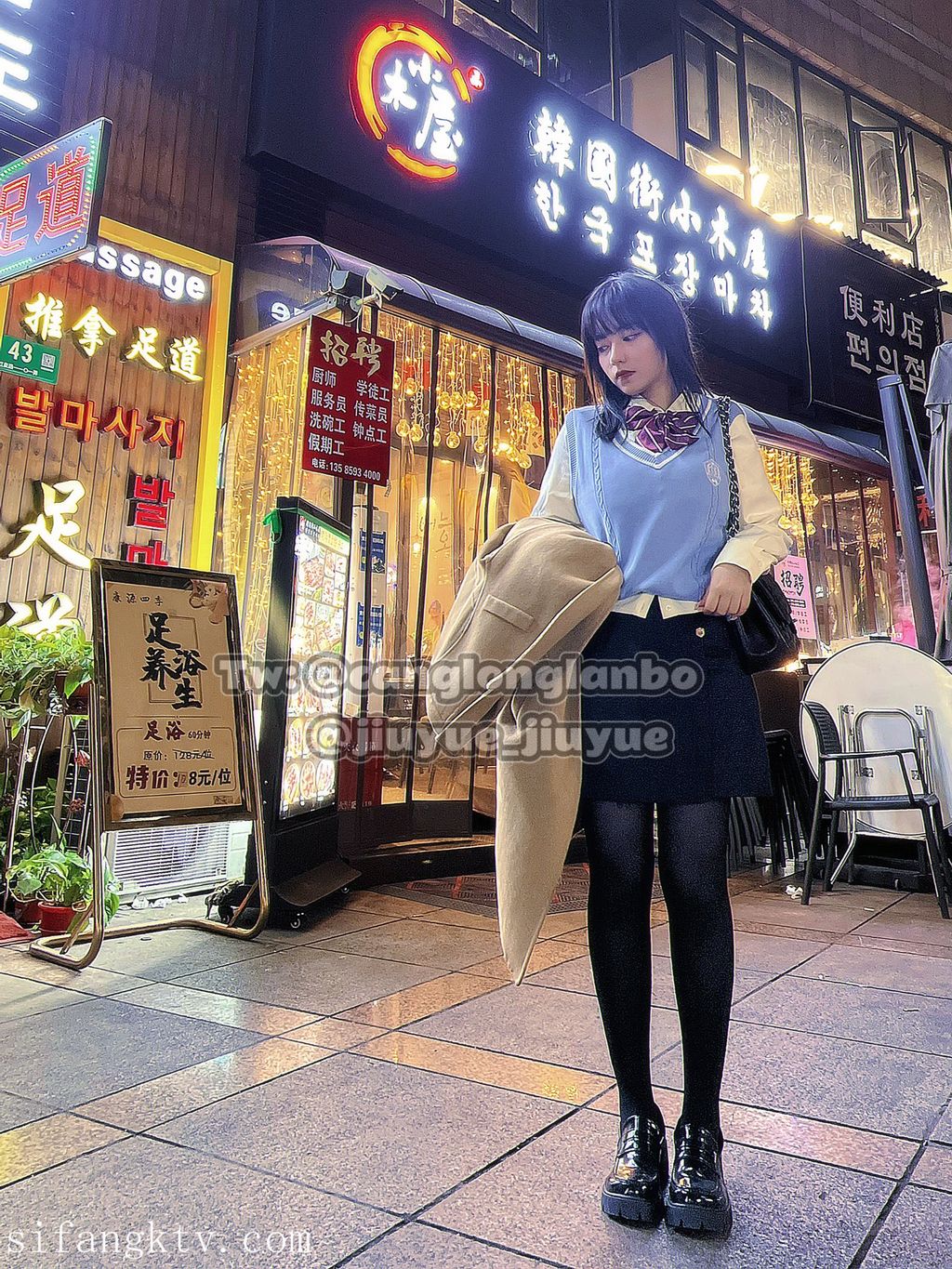 酒月： 极品巨乳 人前露出私拍