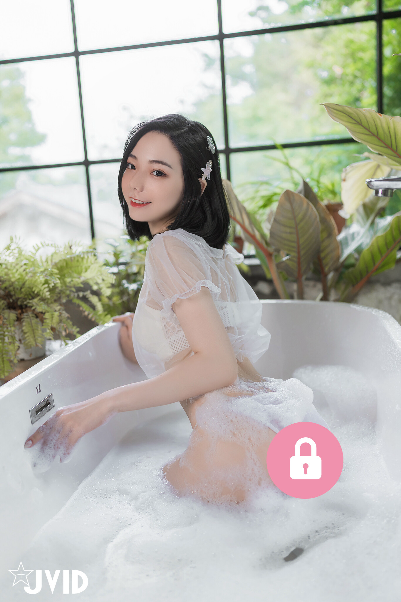 [JVID] 啾啾 – 誤闖莊園窺探心儀女神～啾啾 🛀 ～入浴反被誘惑勾引
