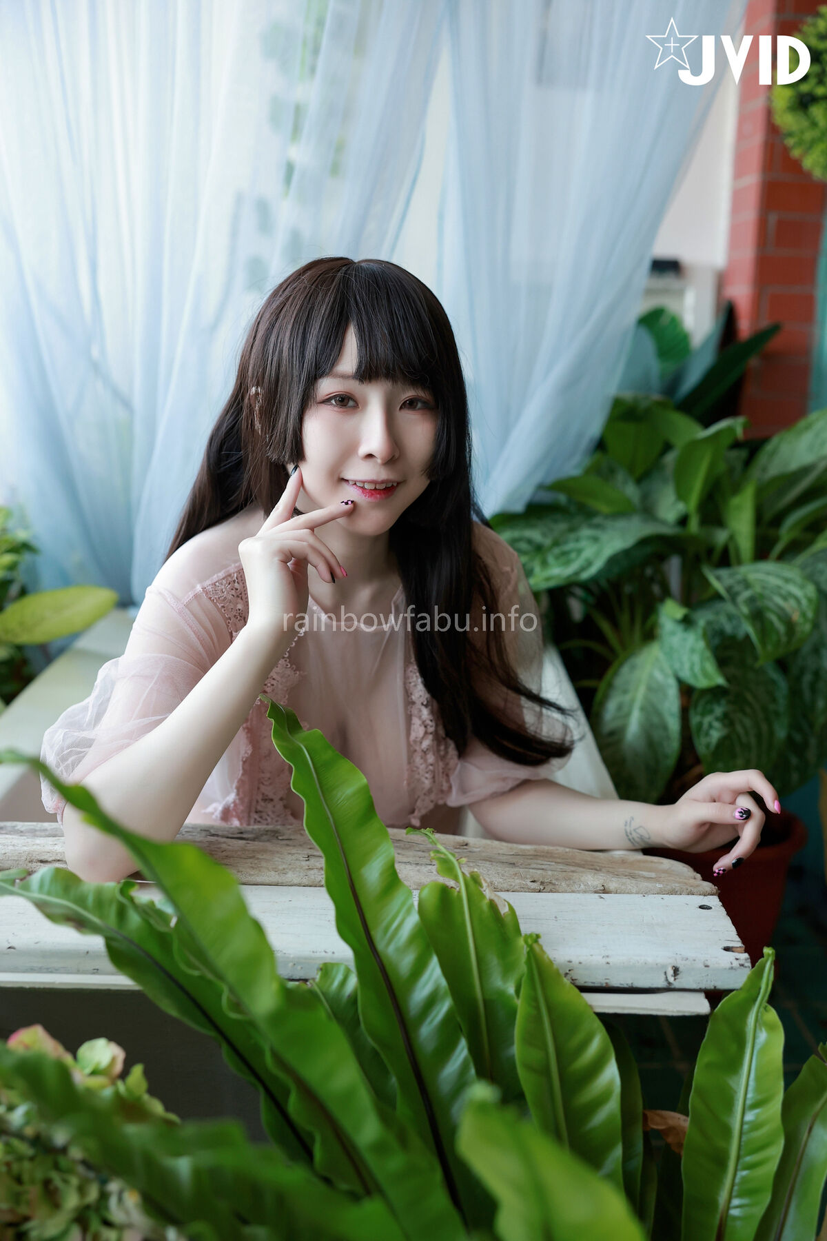 Li Fei Er 黎菲兒 - 菲兒在花叢中蹦出誘人巨乳彈出渾圓翹臀 極限邊緣的挑逗 Part01