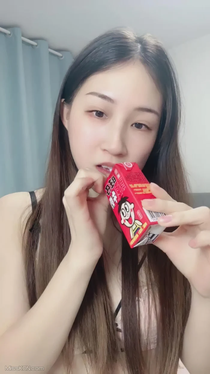 小灰灰呐： 素颜女神在校大学生 雪白玉体