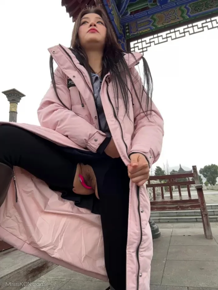AsiaGoodLuck： 户外达人丝袜 公园 室内公共场所露出 长裙下塞跳蛋 #04