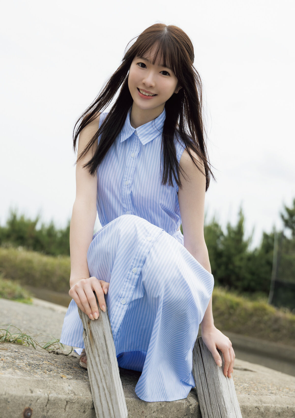 Emika Shirakami 白上咲花 - 写真集 Blooming