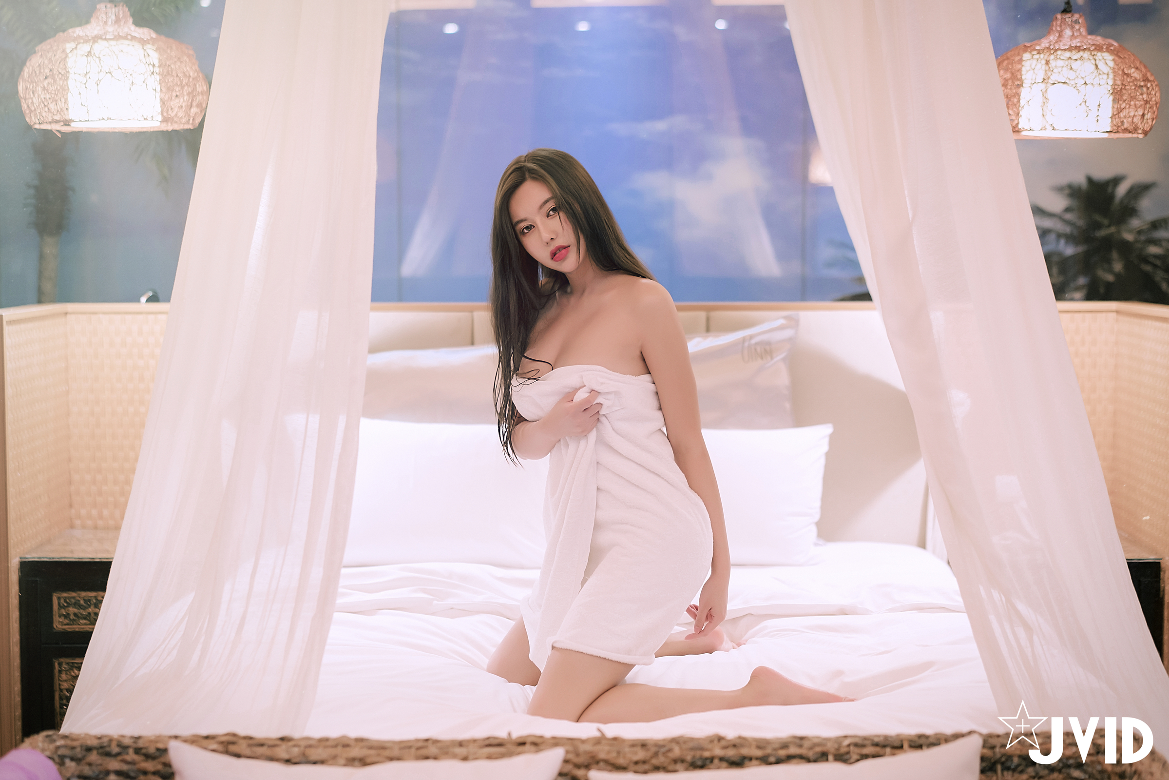 [JVID] 木木森 – 美巨乳木木森 約我開房間，裸泳完在床上等我探索她全身