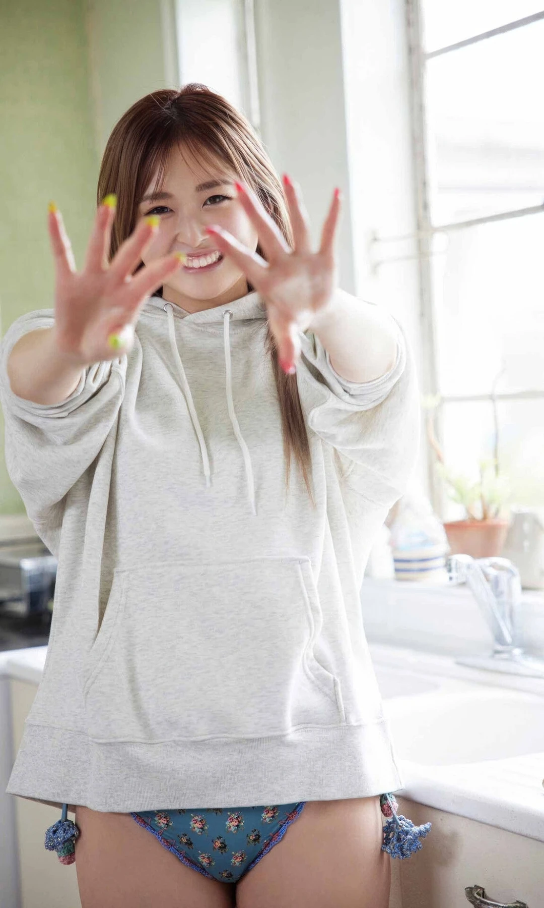 Yuuchami ゆうちゃみ, 週プレ Photo Book 「ギャルと清楚の二刀流！！」