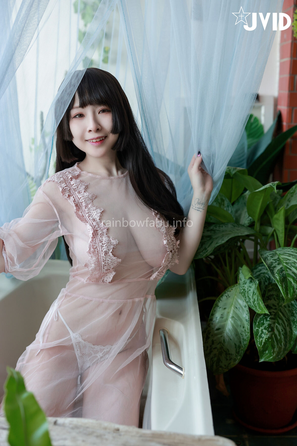 Li Fei Er 黎菲兒 - 菲兒在花叢中蹦出誘人巨乳彈出渾圓翹臀 極限邊緣的挑逗 Part02