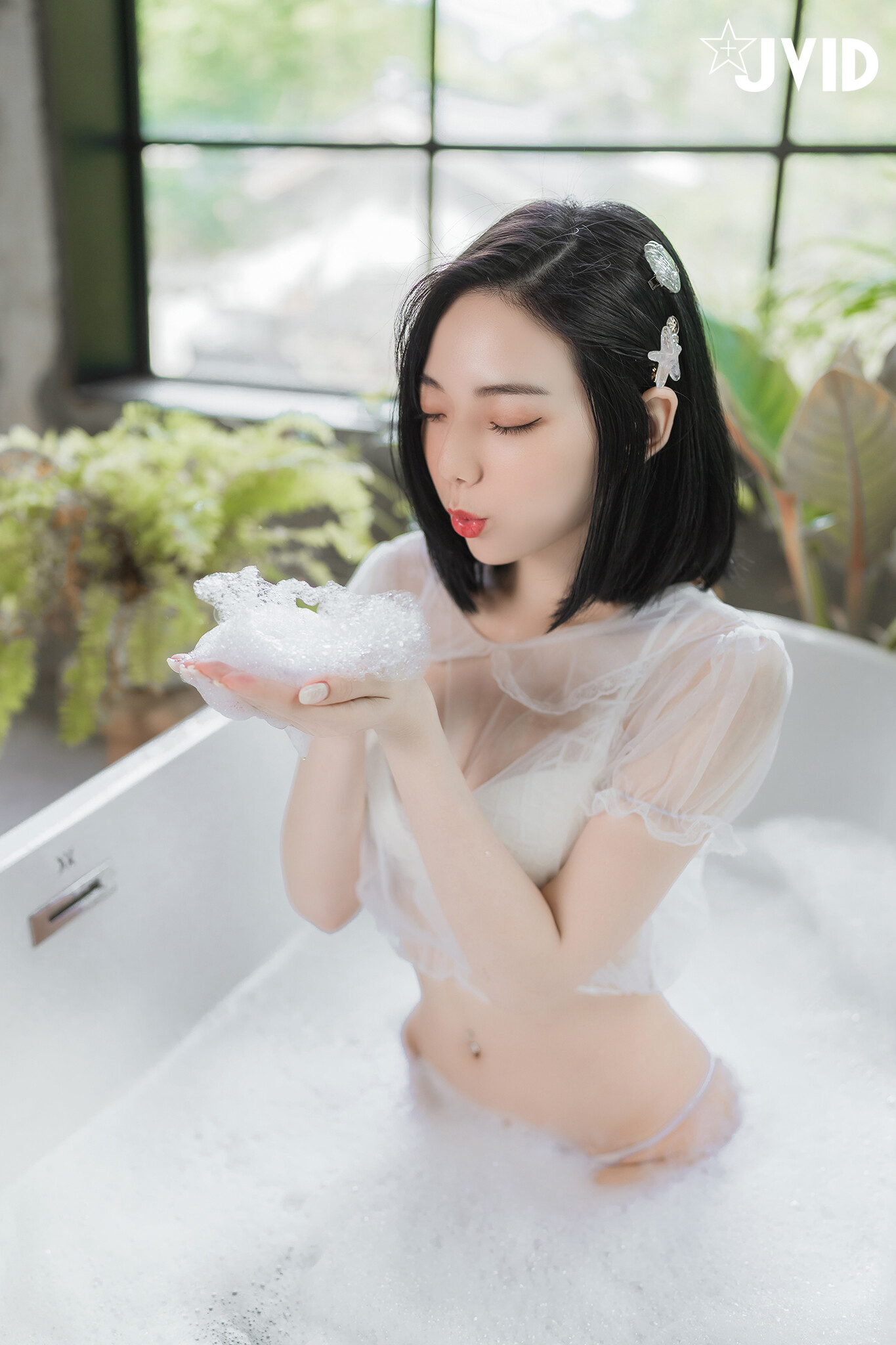 [JVID] 啾啾 – 誤闖莊園窺探心儀女神～啾啾 🛀 ～入浴反被誘惑勾引