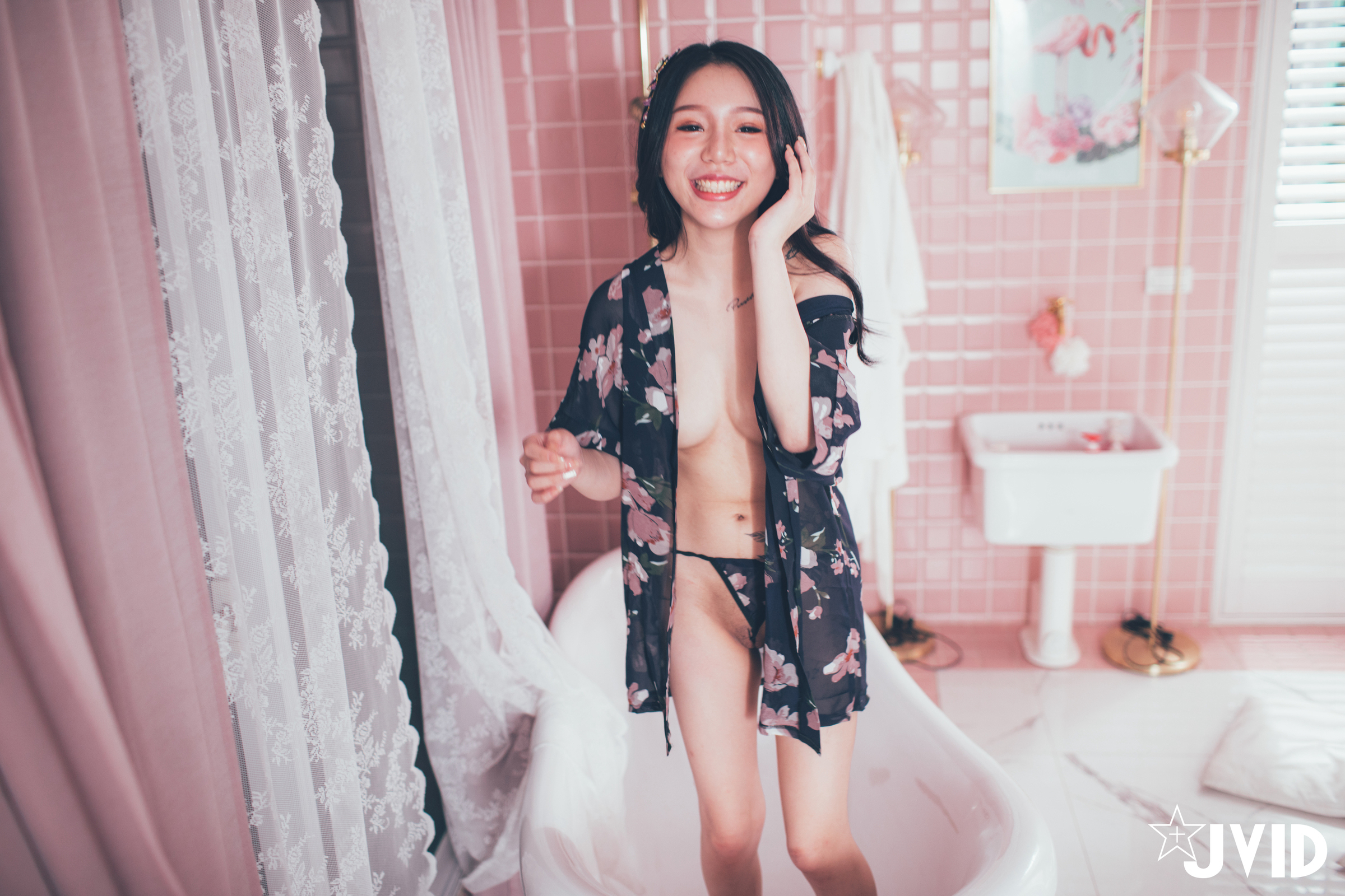 [JVID] 梵梵 – 天然美女梵梵 美麗無邪的笑容甜翻你的心