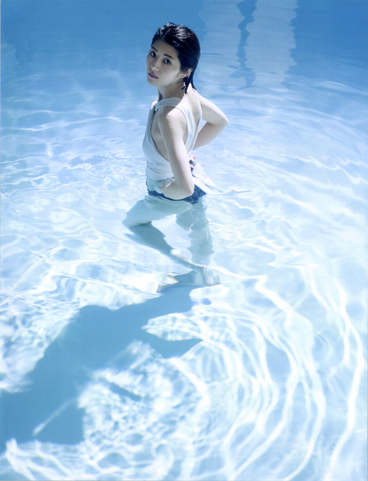 Yumi Wakatsuki 若月佑美 - 写真集 アンド チョコレート