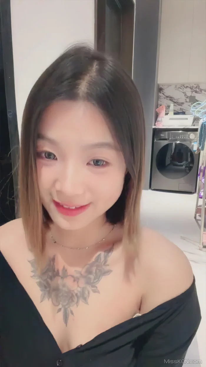 美少女壮壮： 新人绿播下海