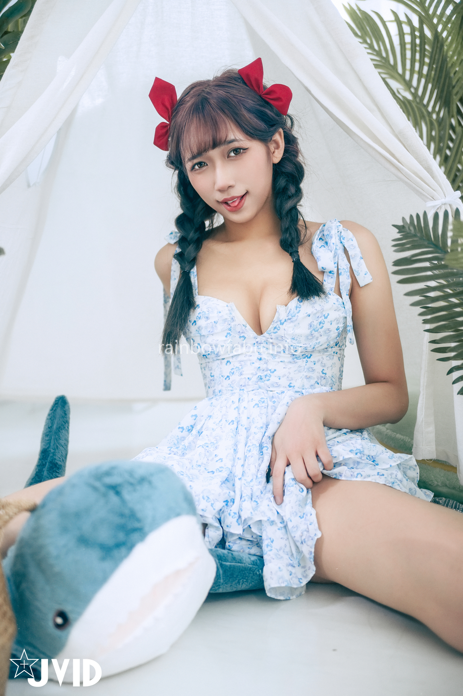 [JVID] 吳紫欣 – 戀愛感爆棚的野餐約會－紫欣❤️女友洋裝的肩帶滑下來了😳那乾脆就別穿了吧😍