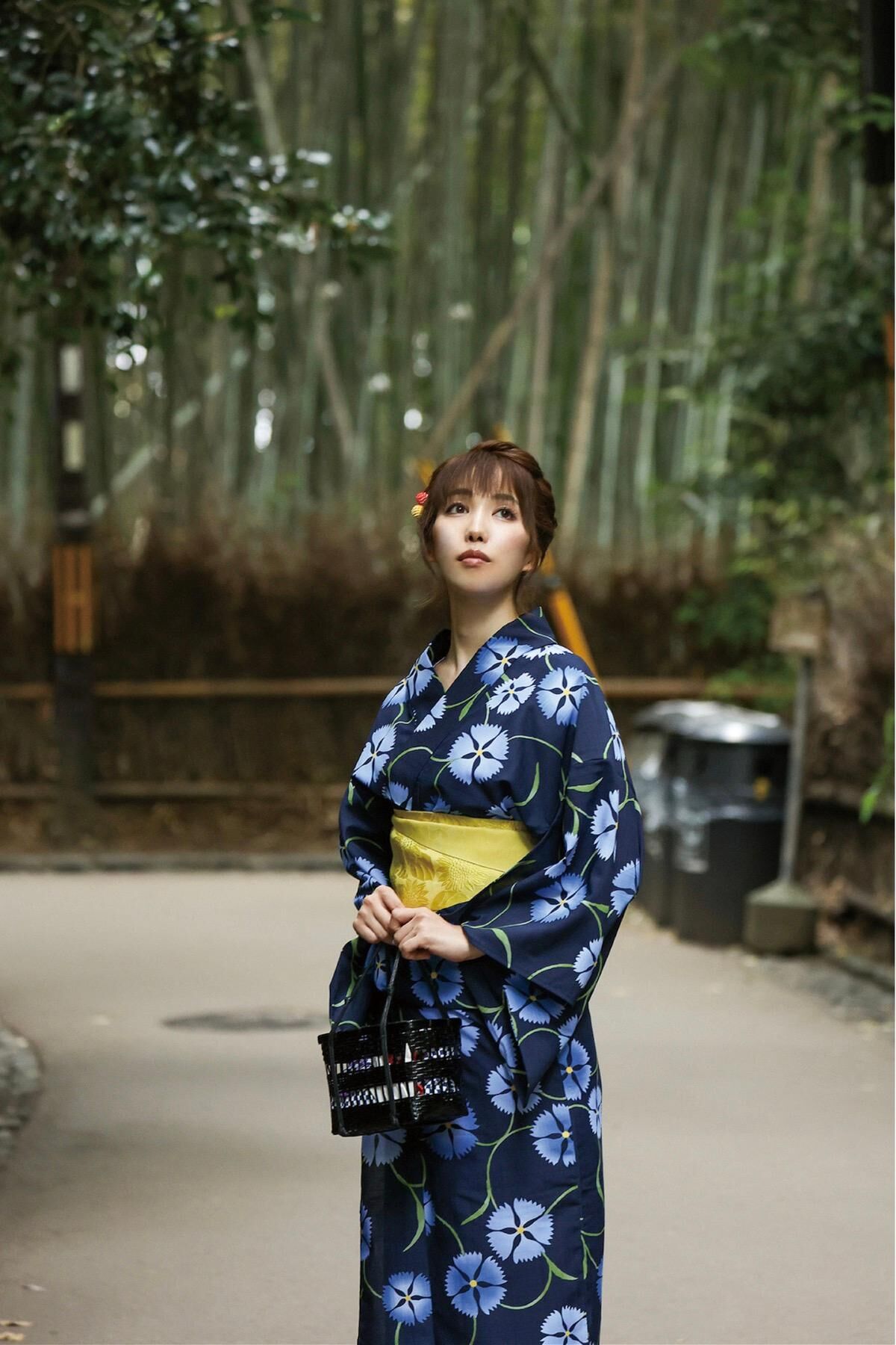 Shiori Tokunaga 徳永しおり - Travel Guide 旅のしおり