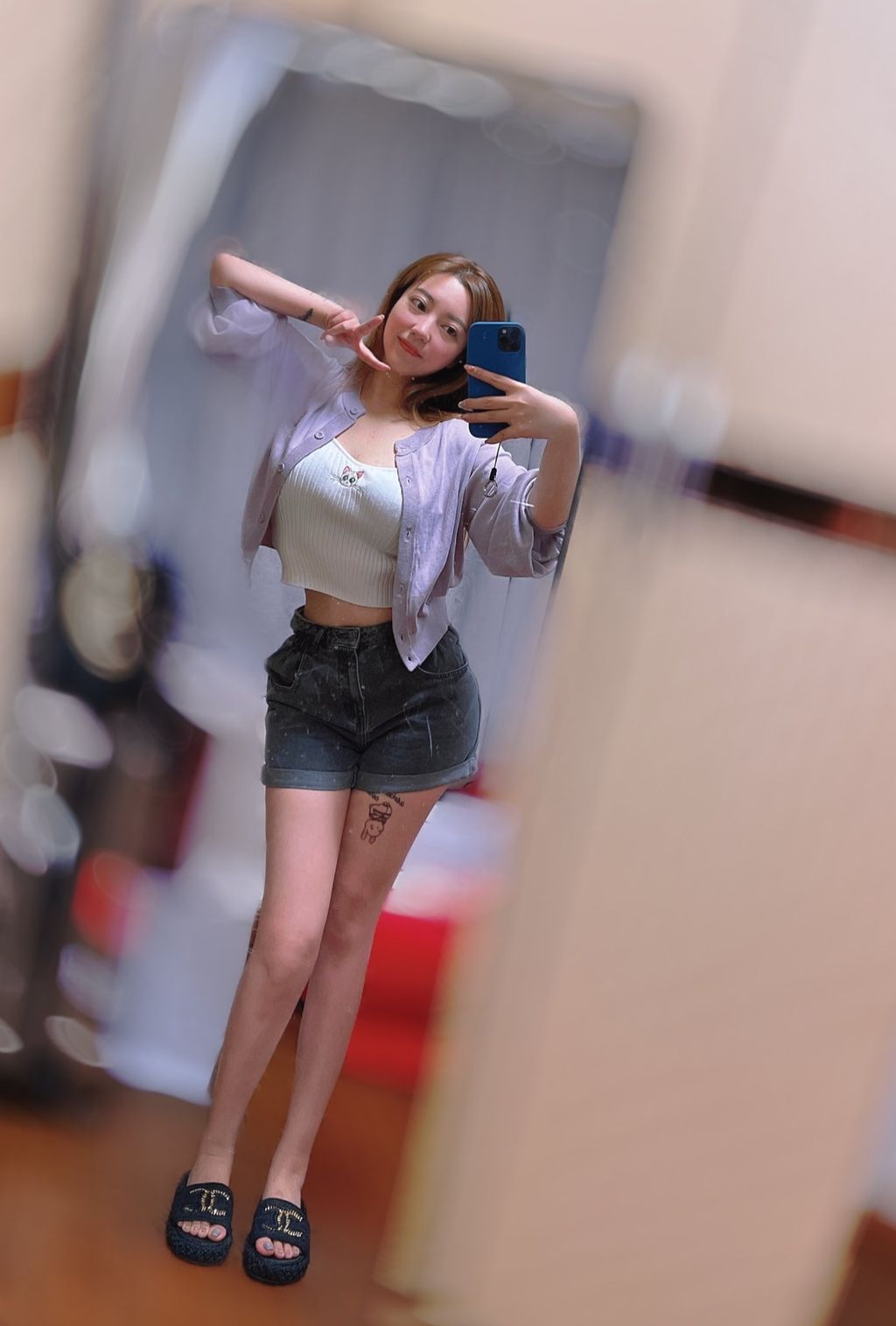 酒月： 极品巨乳 人前露出私拍