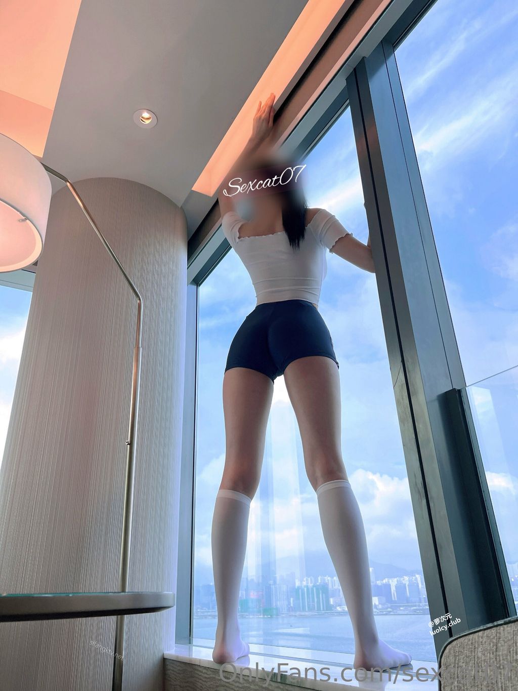 [OtherXXX] Sexcat(性感的猫)： OF究极绿帽骚妻 健身室大乱交混战