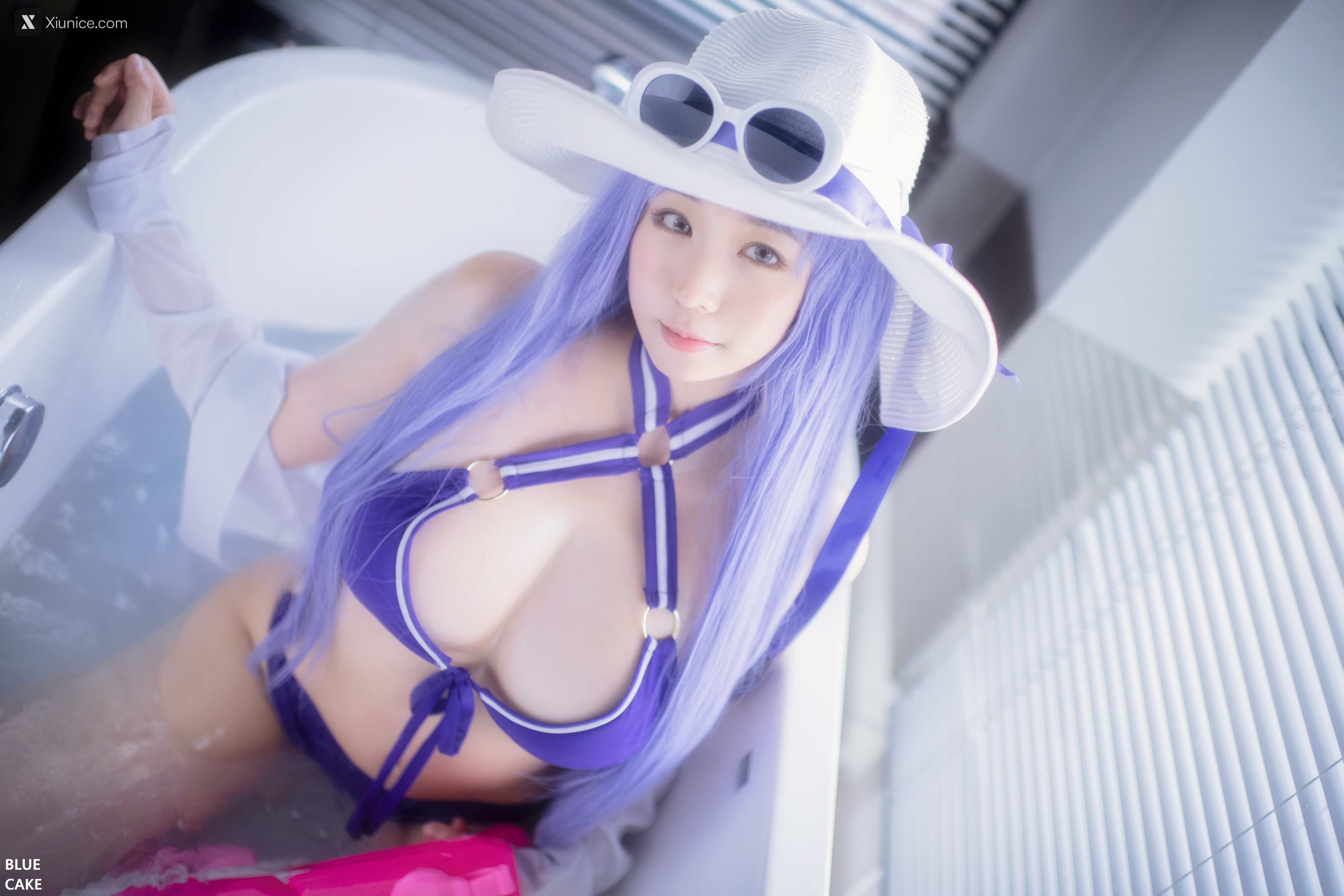 BLUECAKE Nono – Pool Party Caitlyn 4K