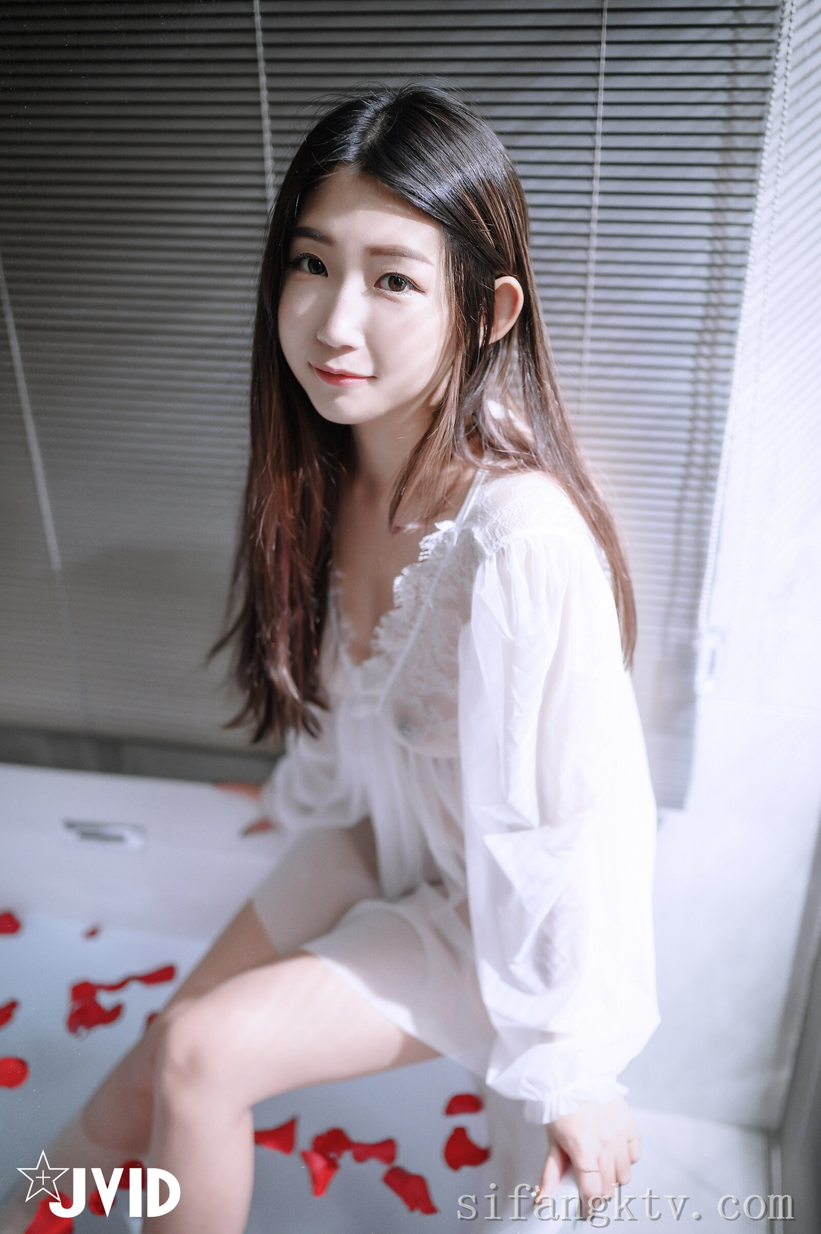 [JVID] 肉包Mini – 用玫瑰成功征服可爱肉包的肉体-热爱