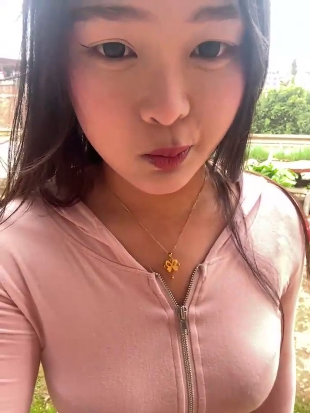 嘟嘟宝宝： 农村女孩 留守在家