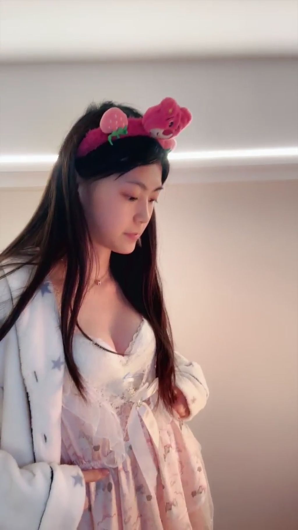 小佳宝： 校花级小美女付费首秀
