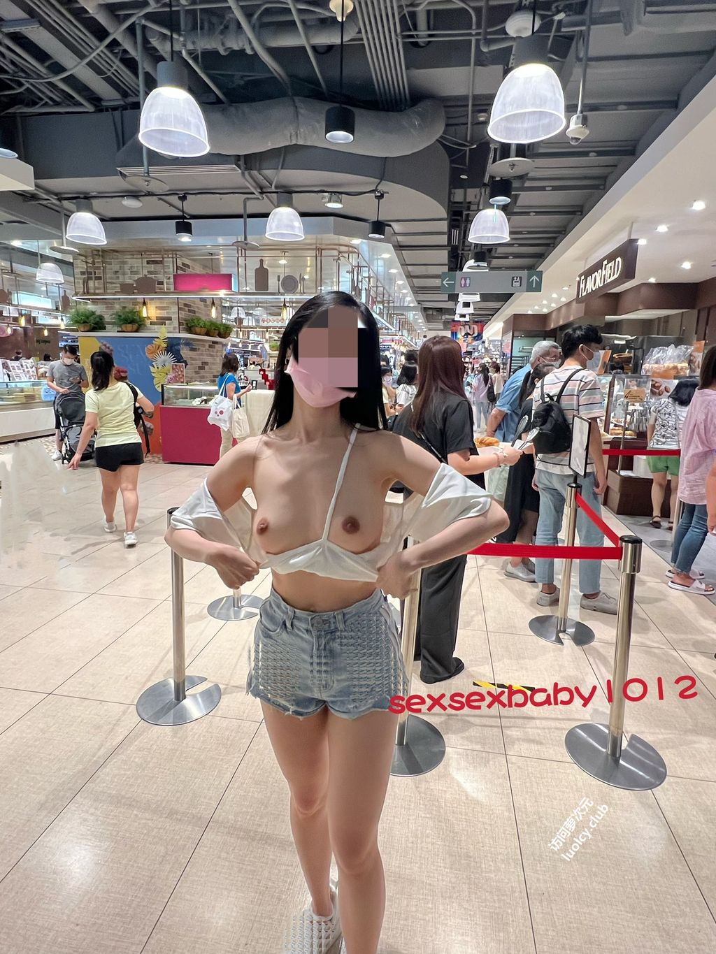 [OtherXXX] 薇安安： 极品福利姬 人前露出福利订阅