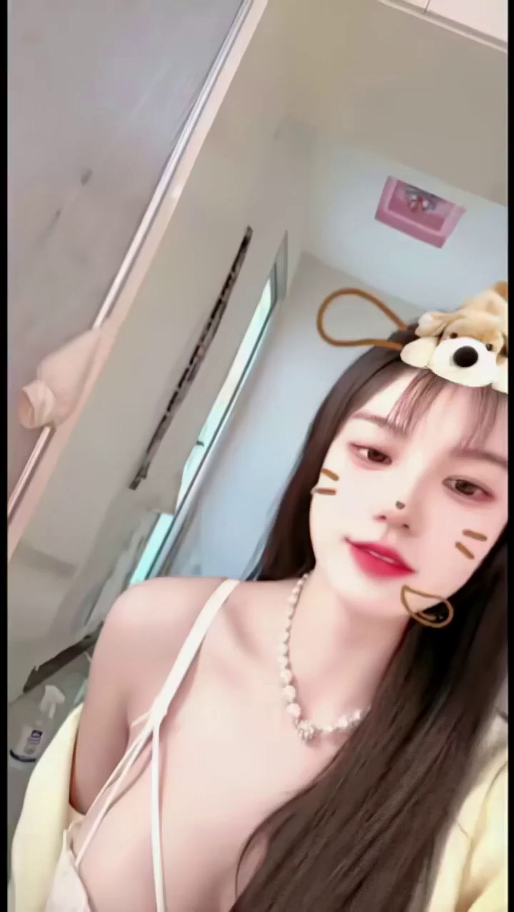 小肉丸子： 巨乳绿茶主播福利视频
