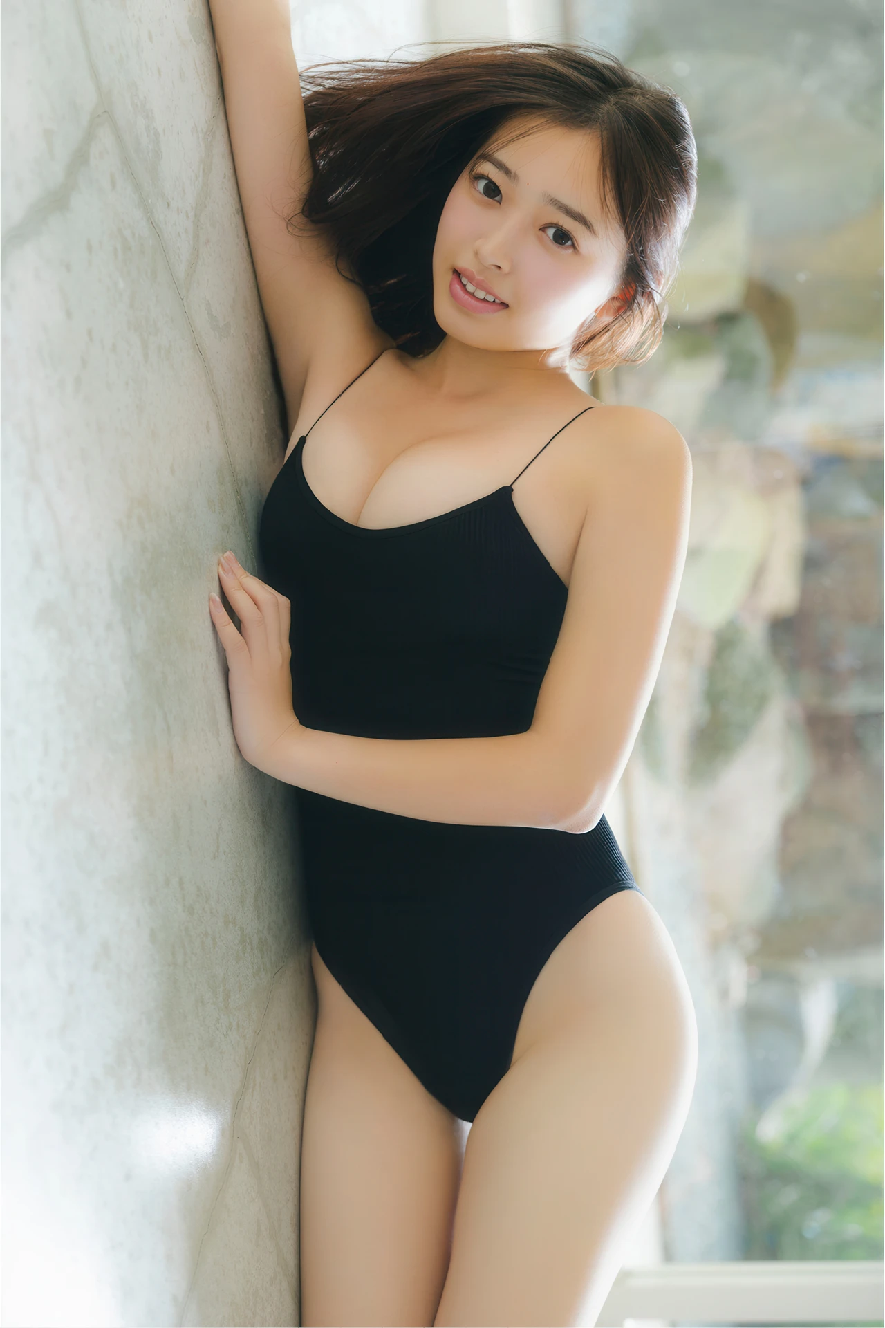 Koharu Kuroe 黒江こはる, 写真集 「キラキラ輝く瞳」