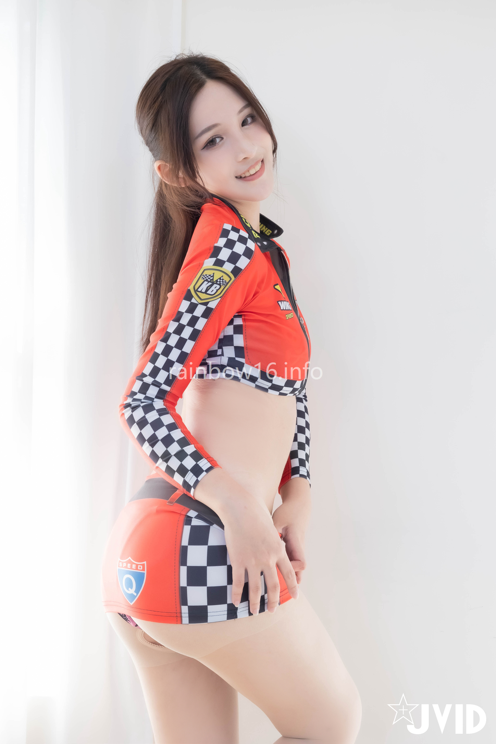 [JVID] 伊芙蝶 & Ash艾希 – 【四點全露】首次合體珍藏❤ 賽車女郎油亮絲襪美腳蕾絲邊誘惑