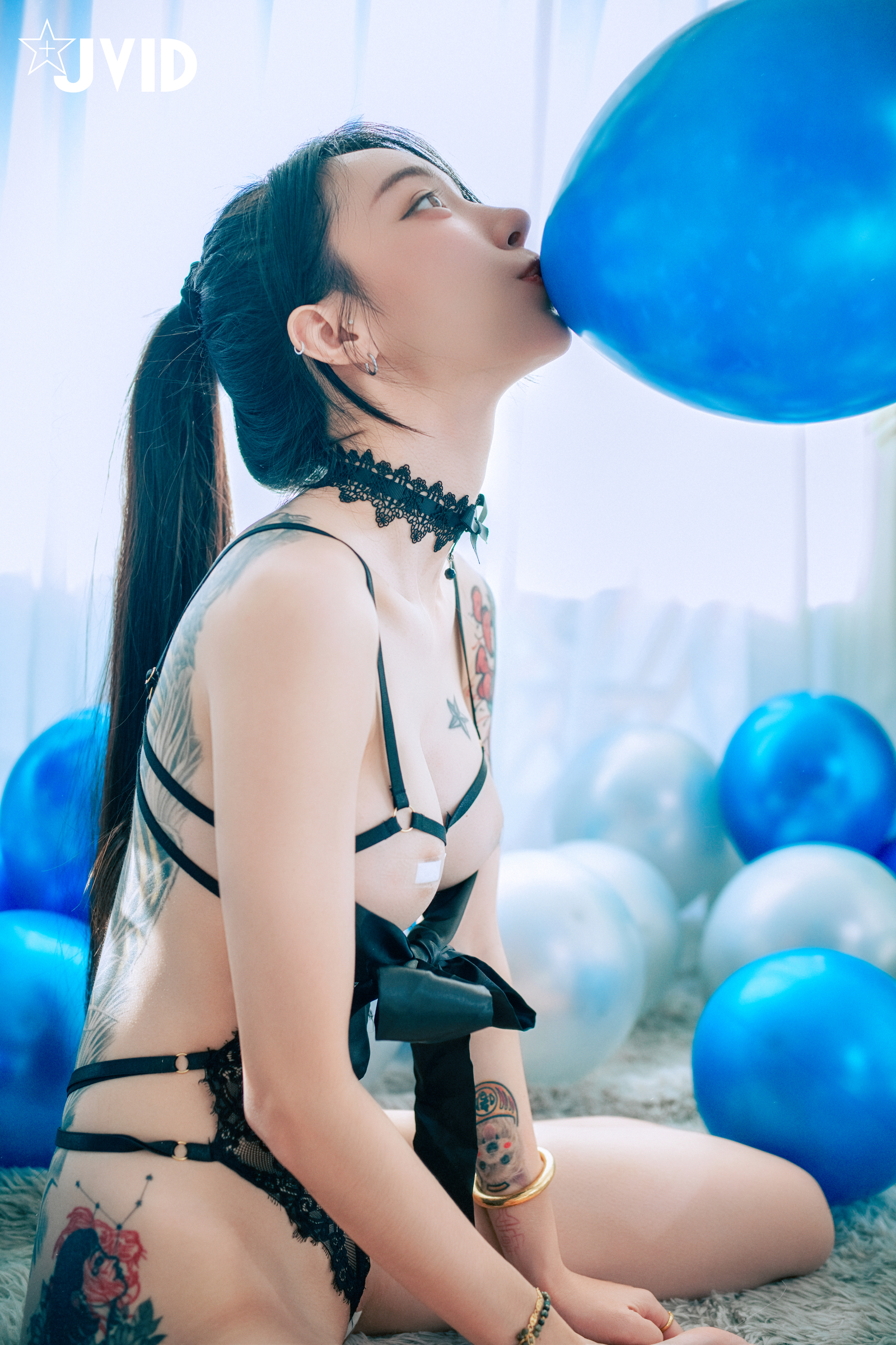 [JVID] 飄飄哥 – 【最狂尺度生日特輯／極細丁無膚膠】色色の裸體生日趴－飄飄慶生被脫光光塗抹奶油超細線丁無膚膠擠出誘人駱駝蹄屁股翹高背後位視角超色慾超誘人裸體奶油慶生影片熱映中