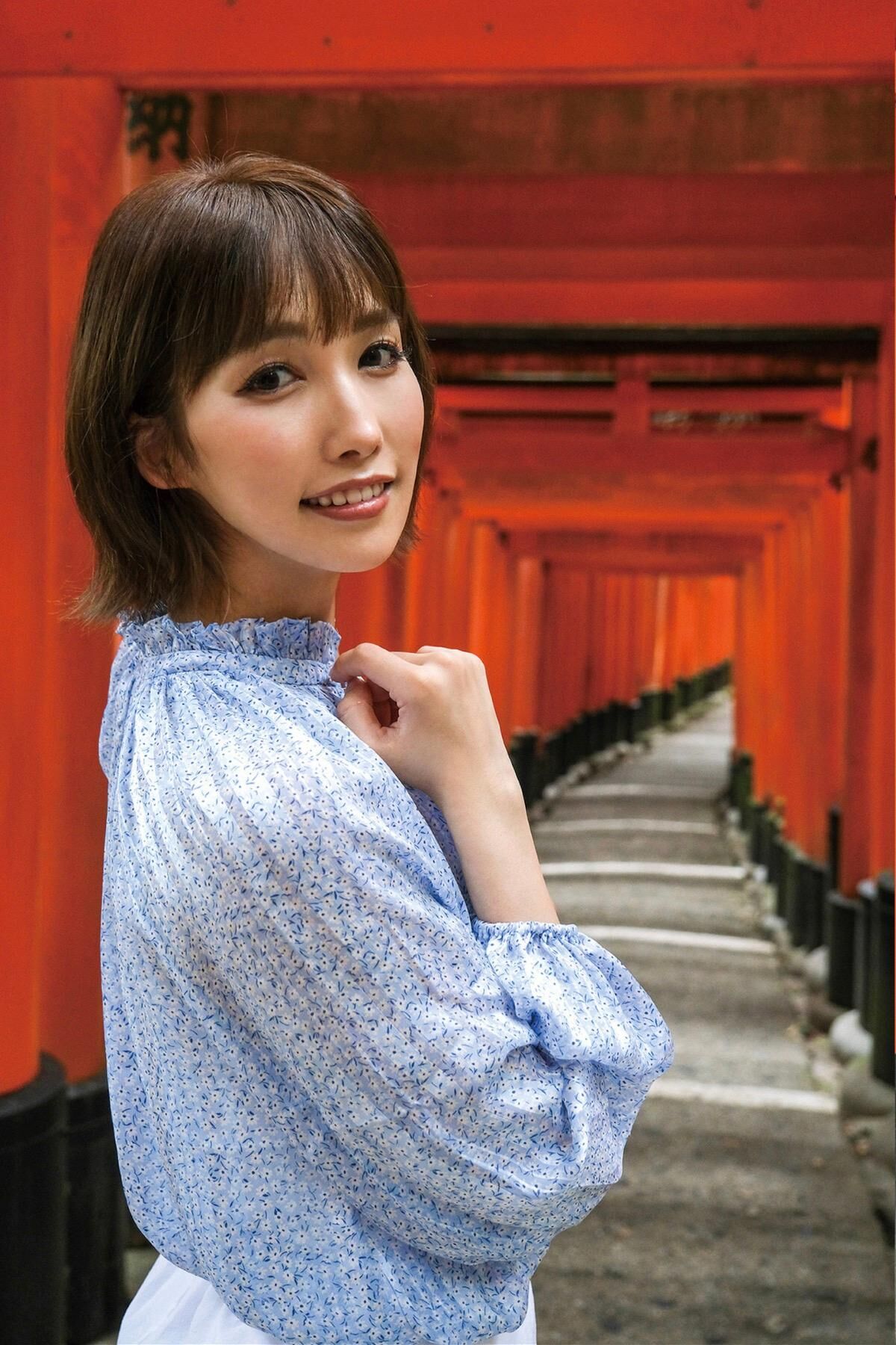 Shiori Tokunaga 徳永しおり - Travel Guide 旅のしおり