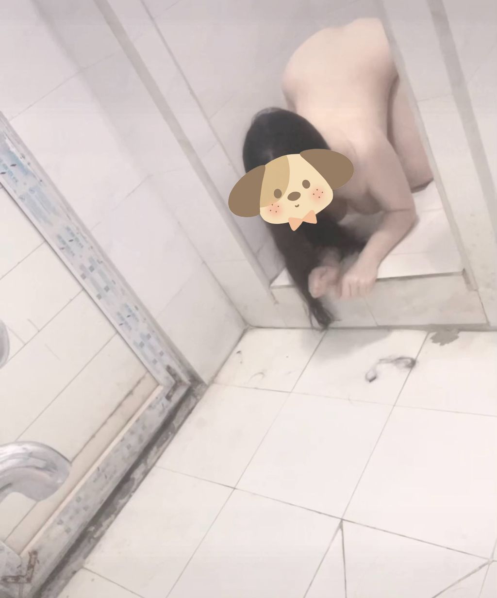 小坦克型女大学： 户外露出 漂亮学生妹私下极度反差 性瘾小母狗