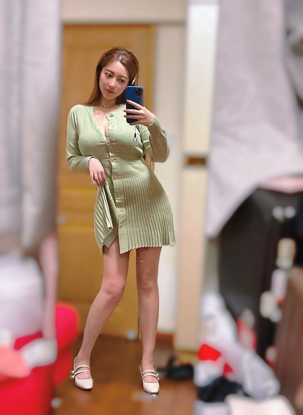 酒月： 极品巨乳 人前露出私拍