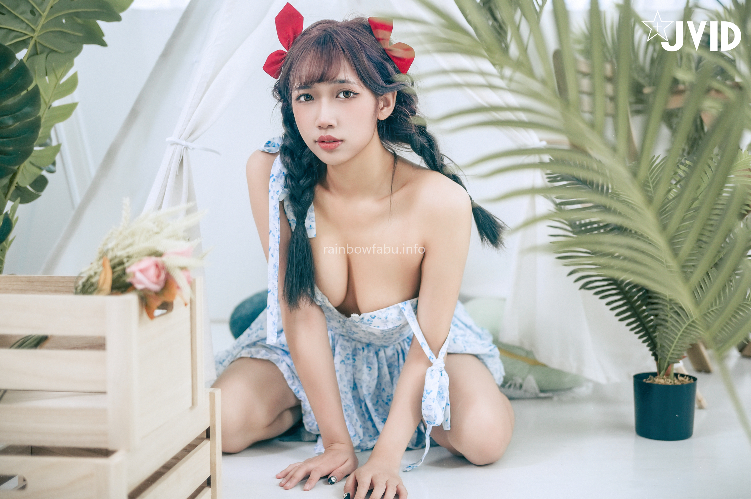 [JVID] 吳紫欣 – 戀愛感爆棚的野餐約會－紫欣❤️女友洋裝的肩帶滑下來了😳那乾脆就別穿了吧😍