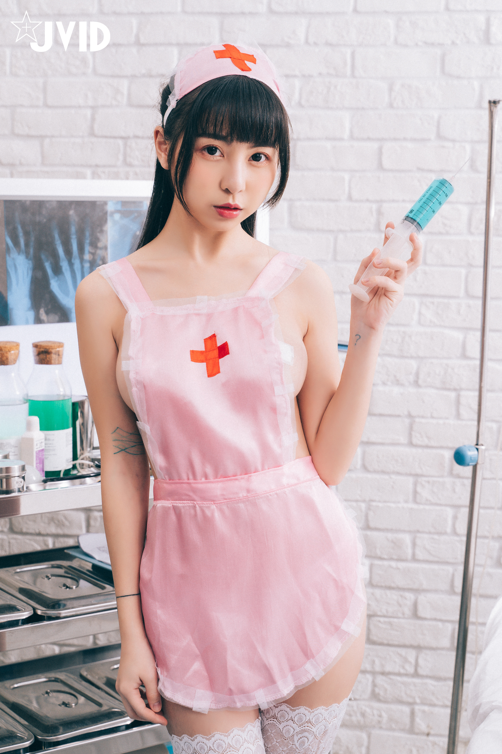 [JVID] 月台尼Tiny – 讓情色巨乳護士用女上位幫你搖出來吧