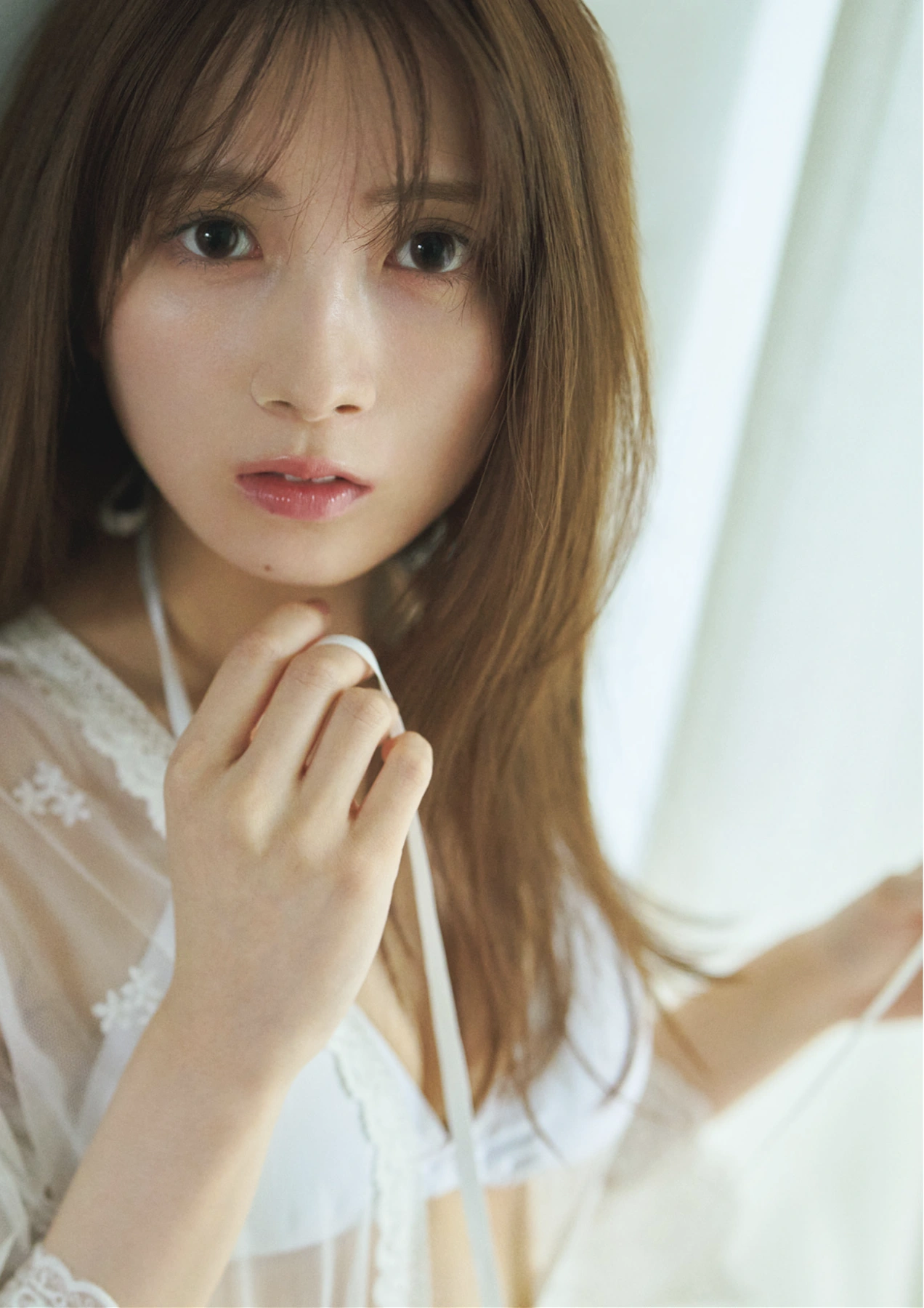 Miyuu Mizushima 水島美結, Aya Hazuki 葉月あや, GIRLS Graph.010