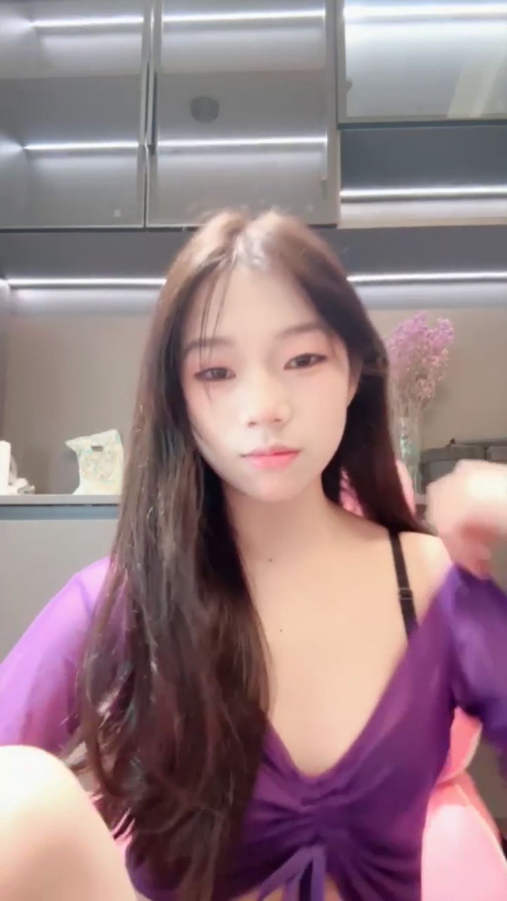 吧啦： 清纯少女下海 边跳边脱光光