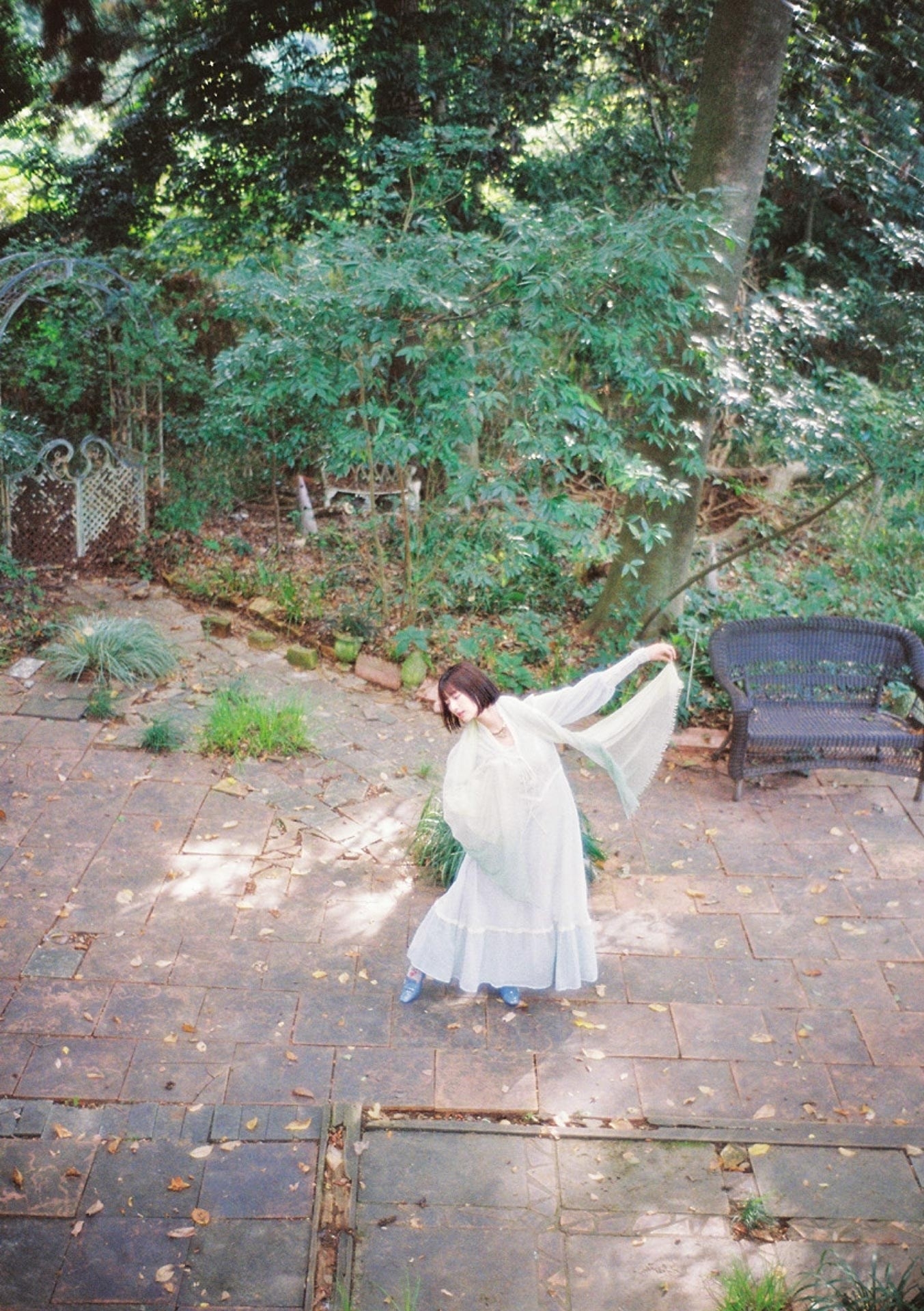[Photobook] 鶴嶋乃愛 1stフォトエッセイ 微睡む花の様に