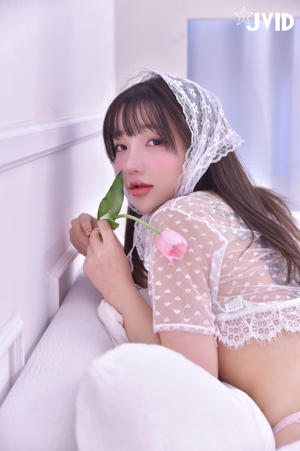 Son Ye-Eun 손예은 - 粉白蕾絲小婦人