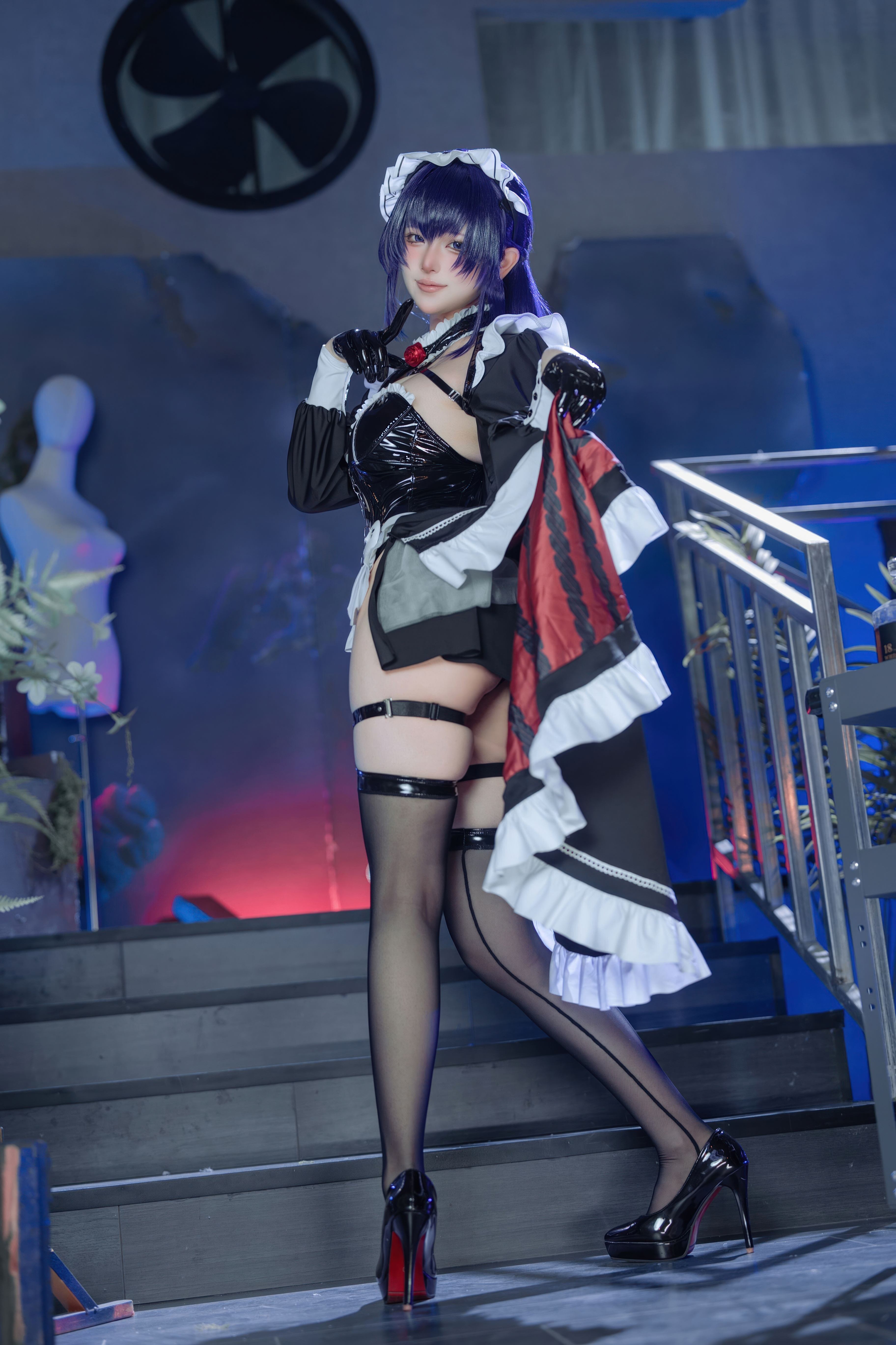 [Cosplay] 屿鱼 Nikke胜利女神 米哈拉·咖啡女仆