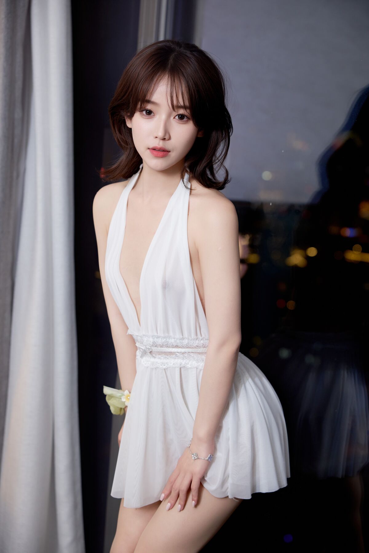 XR Uncensored Zhi Zhi 汁汁 - R18 秀人网模特 她的白色短裙