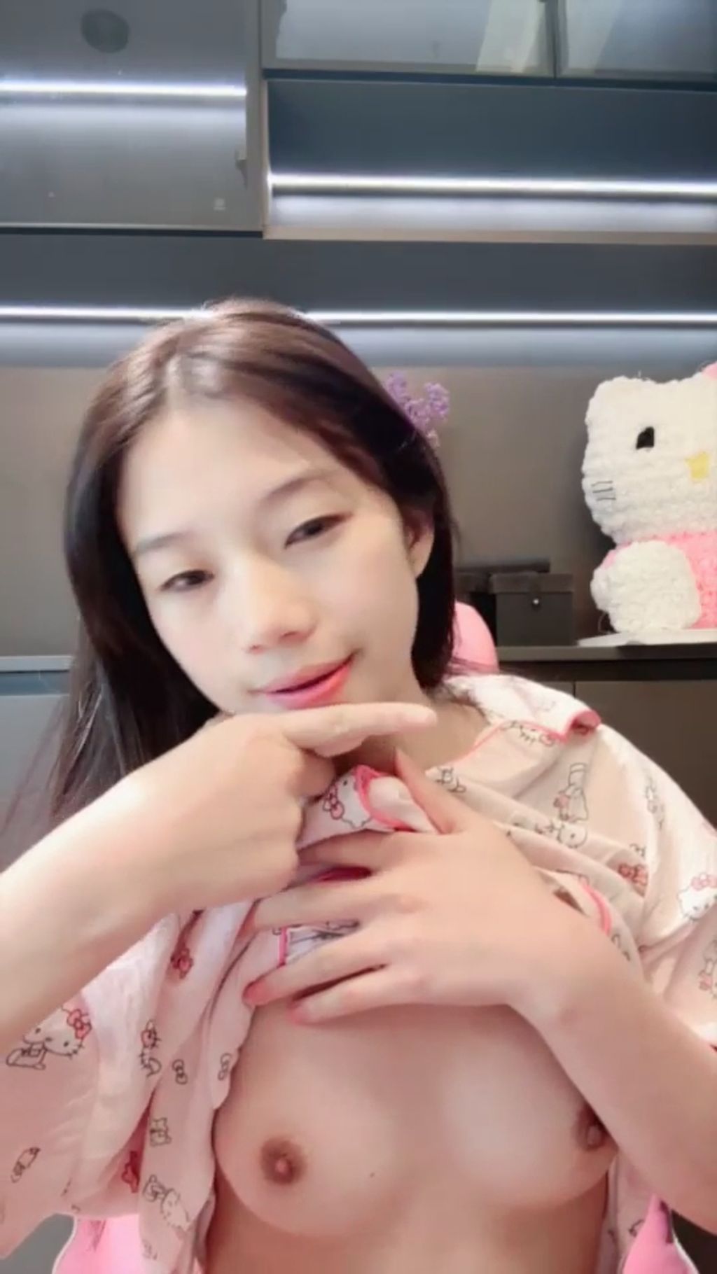 吧啦： 清纯少女下海 边跳边脱光光