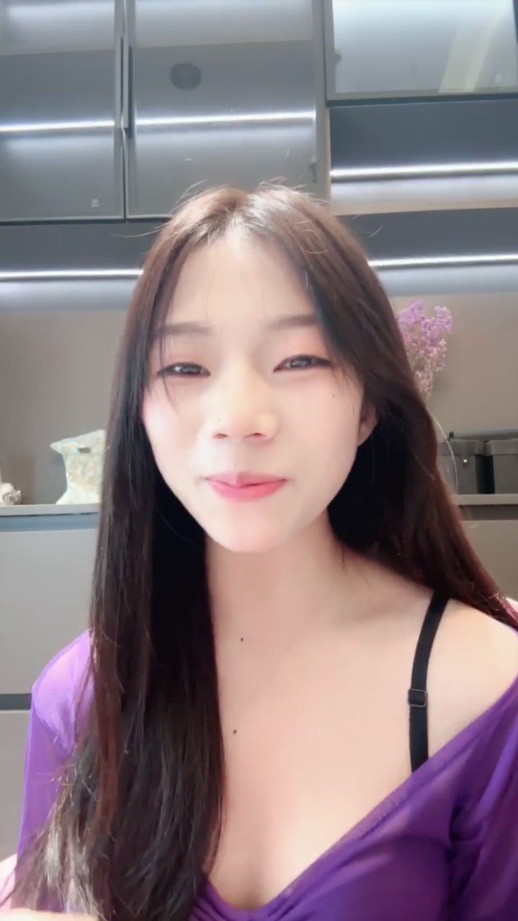 吧啦： 清纯少女下海 边跳边脱光光