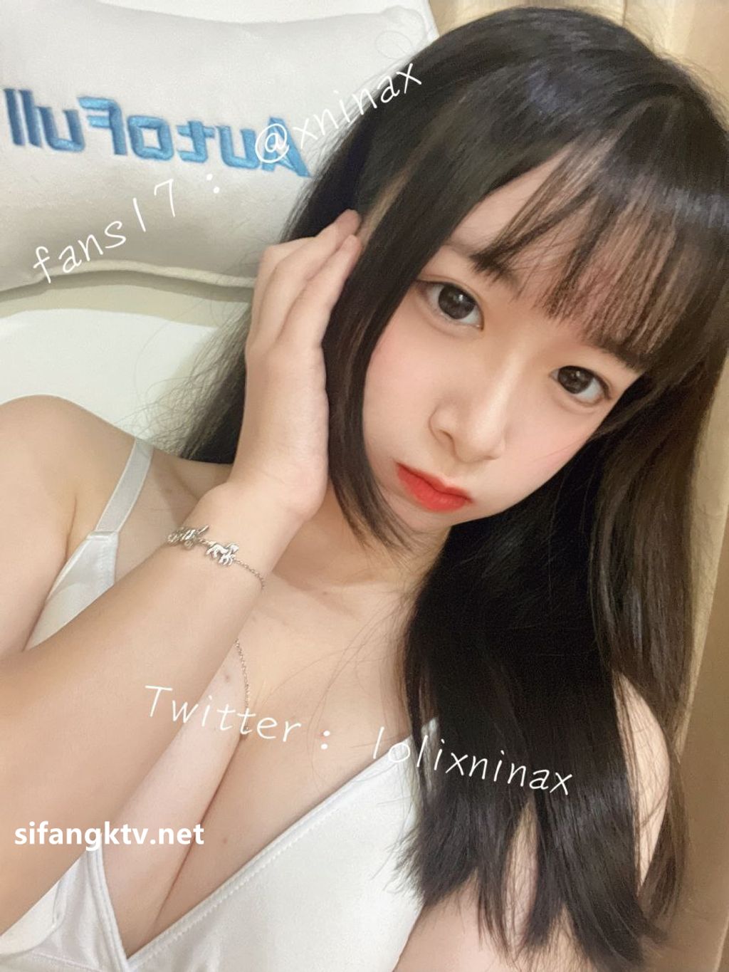 lolixnixax(小只马妮娜): 超级可爱的双马尾福利姬 #01 371 lolixnixax(小只马妮娜): 超级可爱的双马尾福利姬 #01