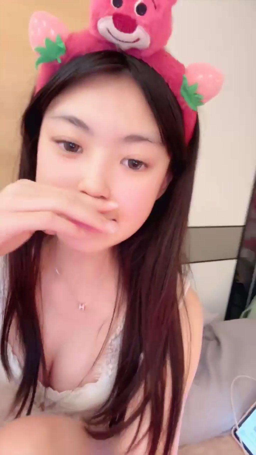 小佳宝： 校花级小美女付费首秀