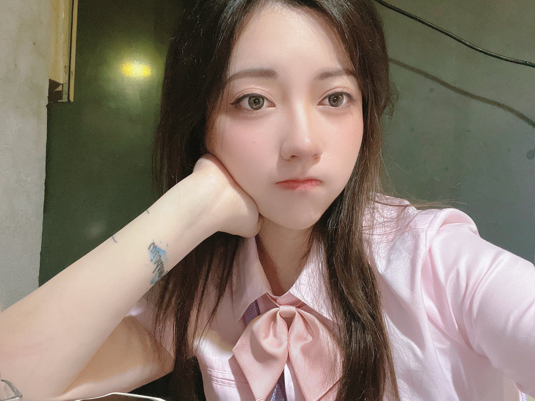 酒月： 极品巨乳 人前露出私拍