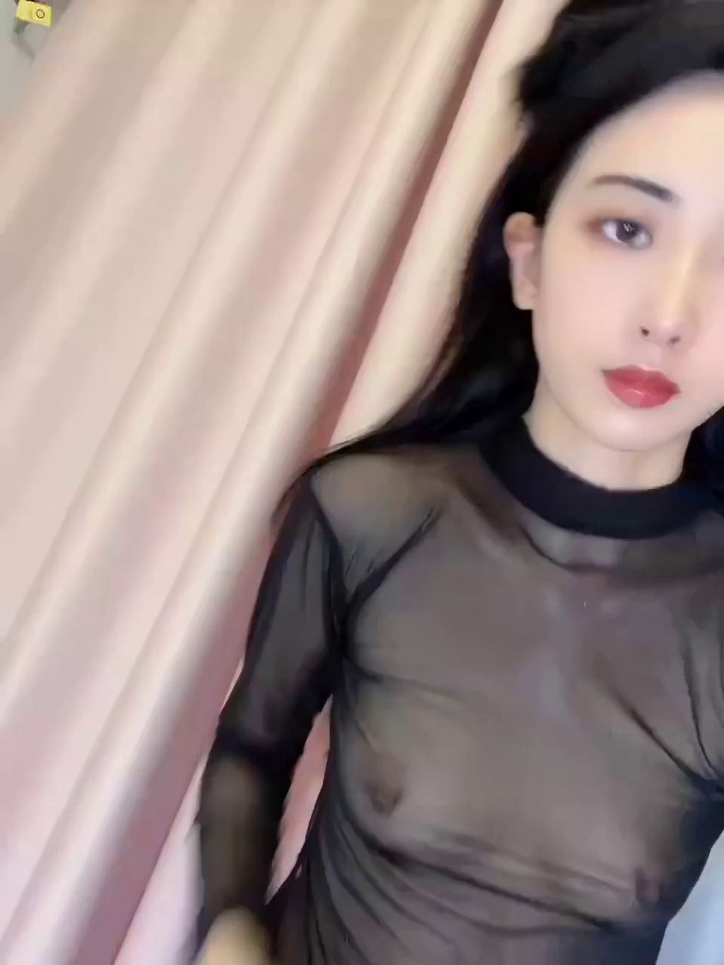 甜桃： 超高颜值 极品身材反差炸裂 玩法花样百出