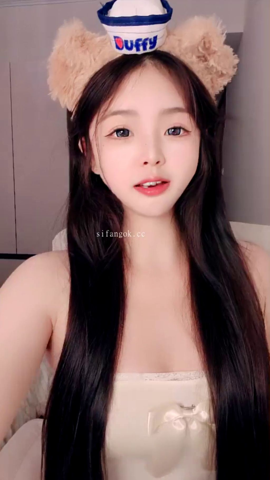 小懒猫： 正宗甜美校花 道具自慰还喷水