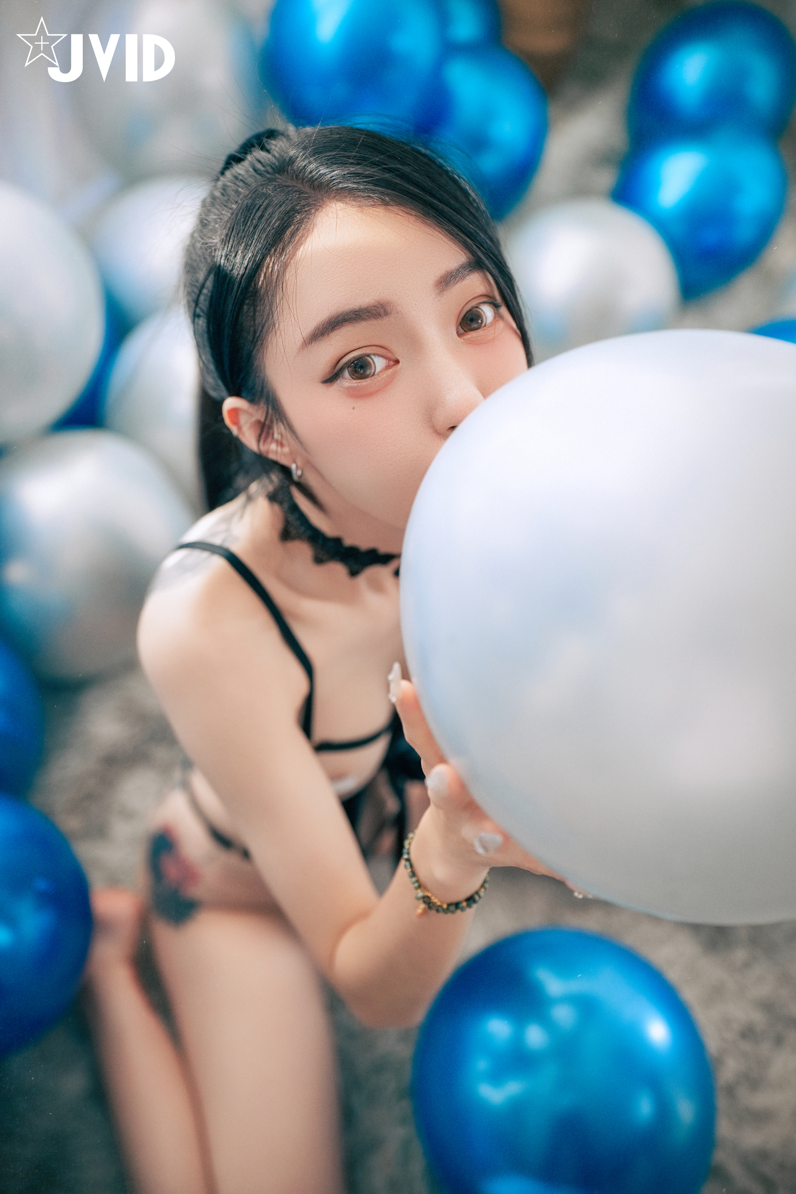 [JVID] 飄飄哥 – 【最狂尺度生日特輯／極細丁無膚膠】色色の裸體生日趴－飄飄慶生被脫光光塗抹奶油超細線丁無膚膠擠出誘人駱駝蹄屁股翹高背後位視角超色慾超誘人裸體奶油慶生影片熱映中
