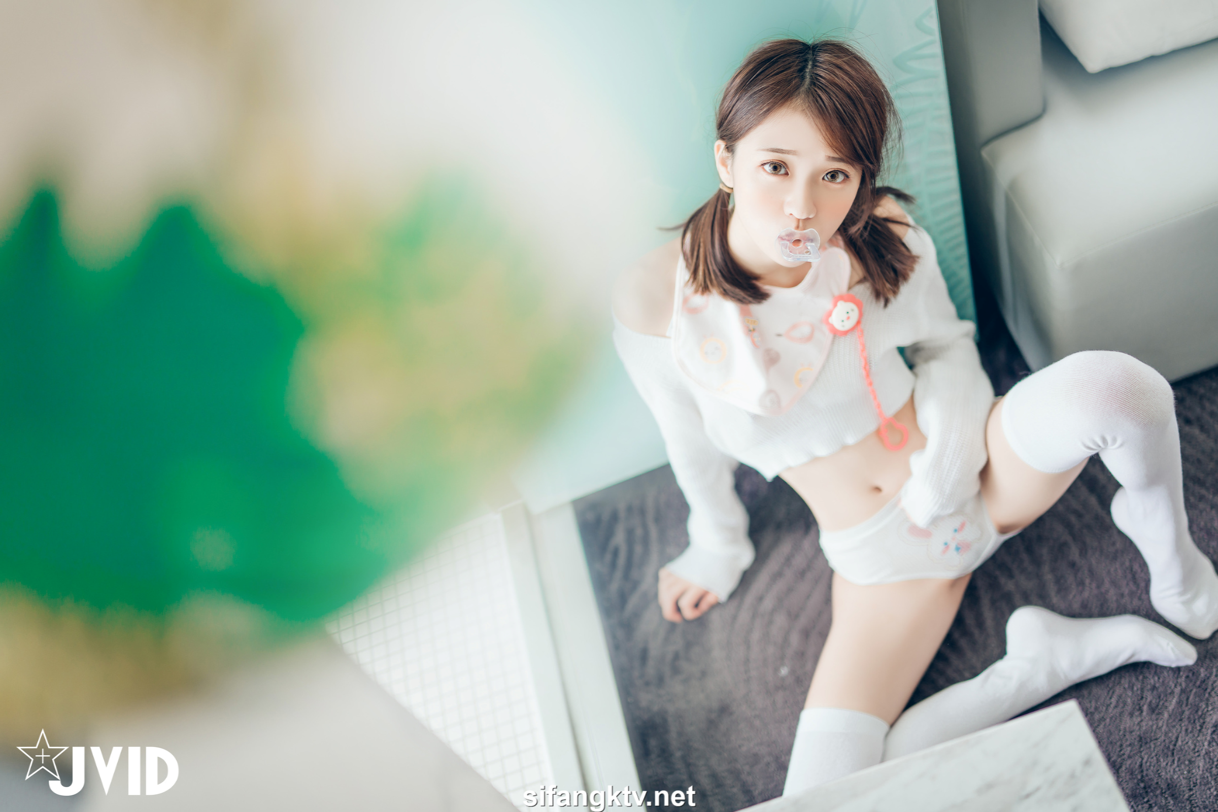 [JVID] 妍妍 Angel – 妍妍小寶寶 來餵她喝奶吧❤️! 還有透絲透點裝 潤滑絲襪💦