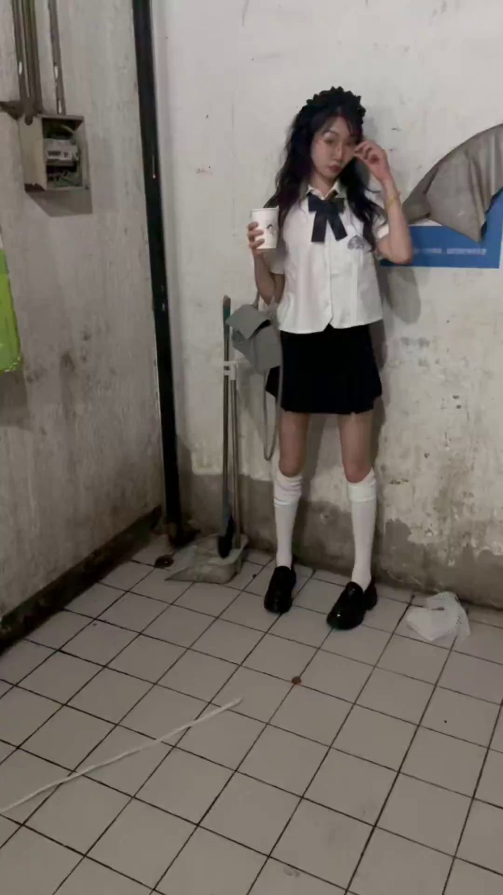 彤彤乖： 喜欢户外露出
